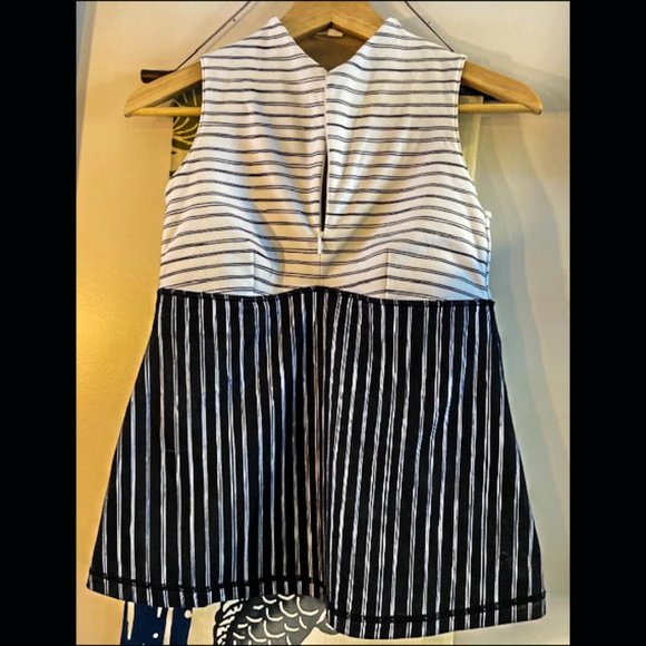 lululemon athletica black&white stripe top size 4 - Picture 4 of 6